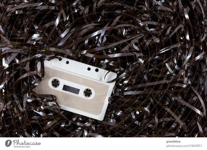 Kassette im Bandsalat Musik Technik & Technologie Unterhaltungselektronik Jugendkultur Musik hören Musikkassette Tontechnik Tonband Originalität retro braun