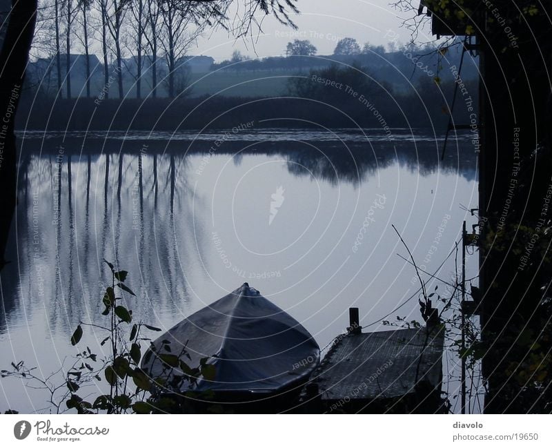 Stiller See Herbst Wasserfahrzeug ruhig