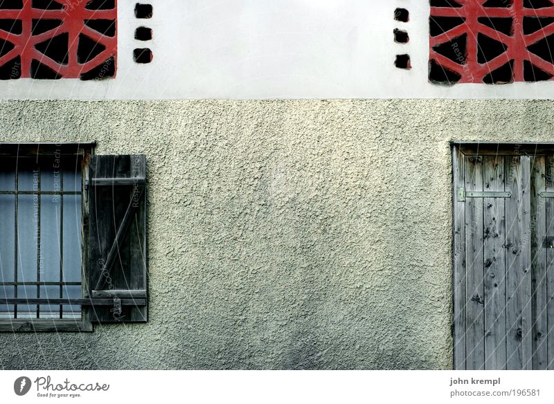 home! sweet home! Österreich Dorf Kleinstadt Stadtrand Haus Einfamilienhaus Hütte Bauwerk Gebäude Architektur Scheune Bauernhof Mauer Wand Fassade Fenster Tür