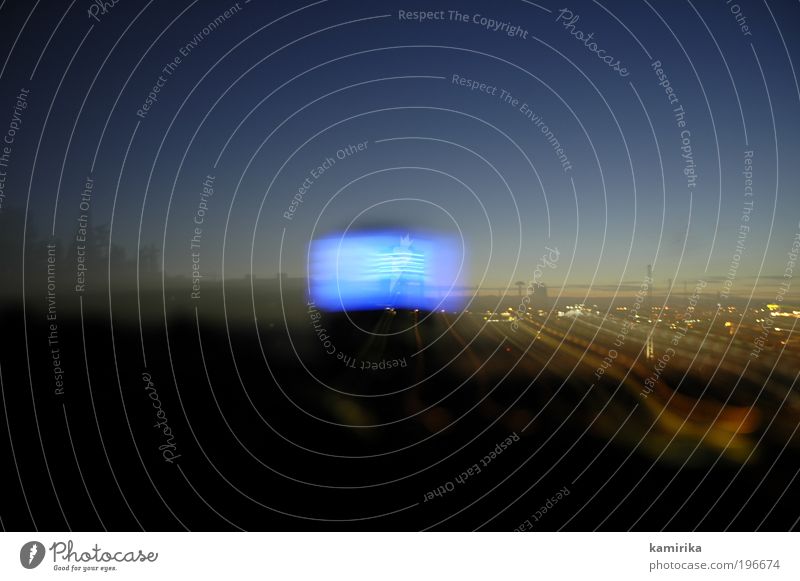 soll leuchten Stadt Hauptstadt Stadtzentrum Skyline bevölkert Industrieanlage Bahnhof Turm Bauwerk Schienenverkehr Gleise Bewegung Farbfoto Außenaufnahme