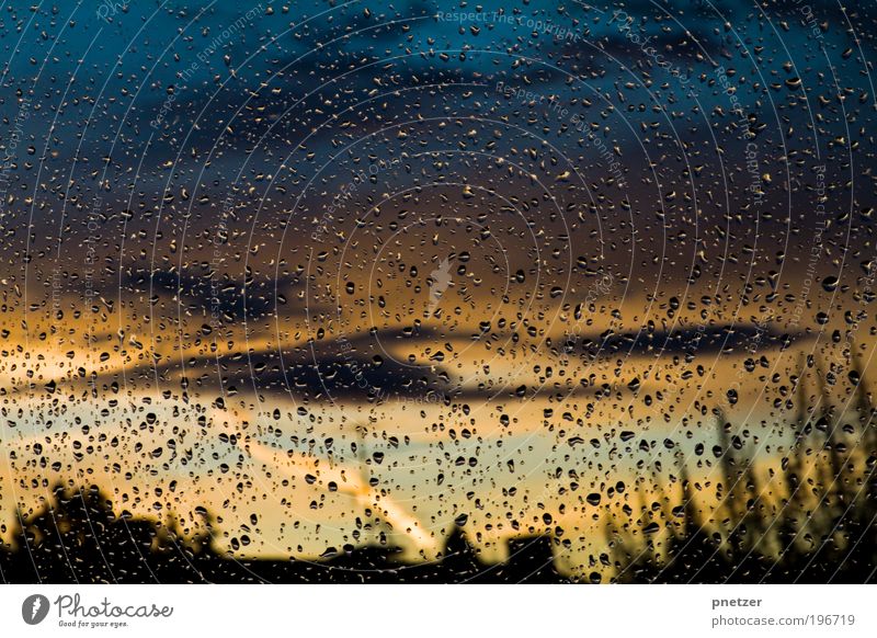 Regnerischer Sonnenuntergang Umwelt Natur Landschaft Wasser Wassertropfen Himmel Nachthimmel Sonnenlicht Sommer Klima Wetter schlechtes Wetter Regen Gewitter