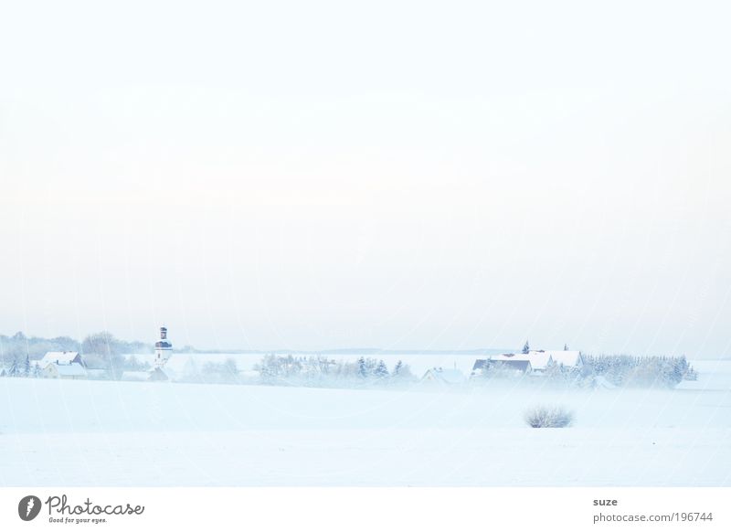 Kirche im Dorf Umwelt Natur Landschaft Urelemente Himmel Wolkenloser Himmel Horizont Winter Klima Schönes Wetter Nebel Eis Frost Schnee Haus außergewöhnlich