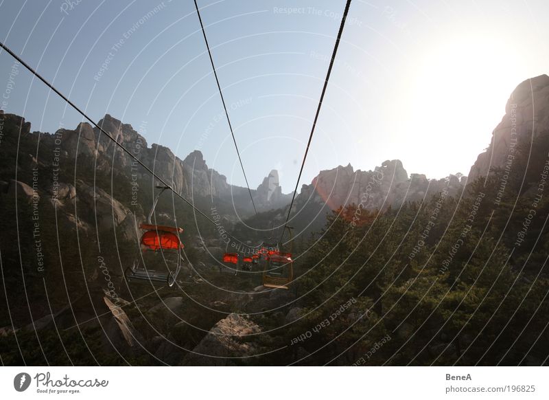 Seilbahn Ferien & Urlaub & Reisen Tourismus Ausflug Berge u. Gebirge wandern Klettern Bergsteigen Umwelt Natur Landschaft Pflanze Himmel Sonne Baum Hügel Felsen