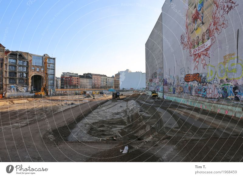 Friedrichstraße Berlin Stadt Hauptstadt Stadtzentrum Altstadt Skyline Menschenleer Handel Tacheles Baustelle Neubau Farbfoto Außenaufnahme Morgen Tag