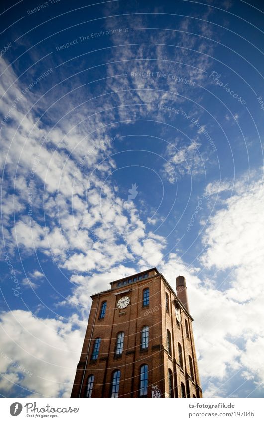 Wolkenkratzer ausgehen Tanzen Jugendkultur Jugendzentrum Urelemente nur Himmel Klima Schönes Wetter Turm Bauwerk Architektur Schlachthof Kulturzentrum Bremen