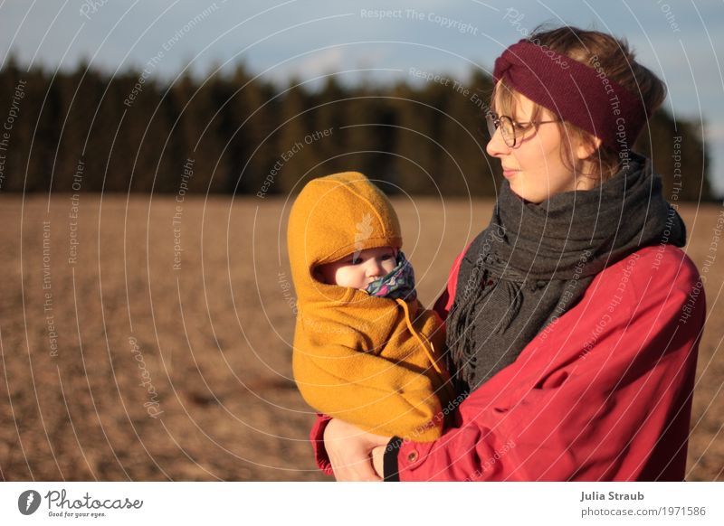 wo bleibt der Rest feminin Baby Frau Erwachsene Mutter Familie & Verwandtschaft Kindheit 1 Mensch 0-12 Monate 18-30 Jahre Jugendliche Sonne Winter Feld Wald