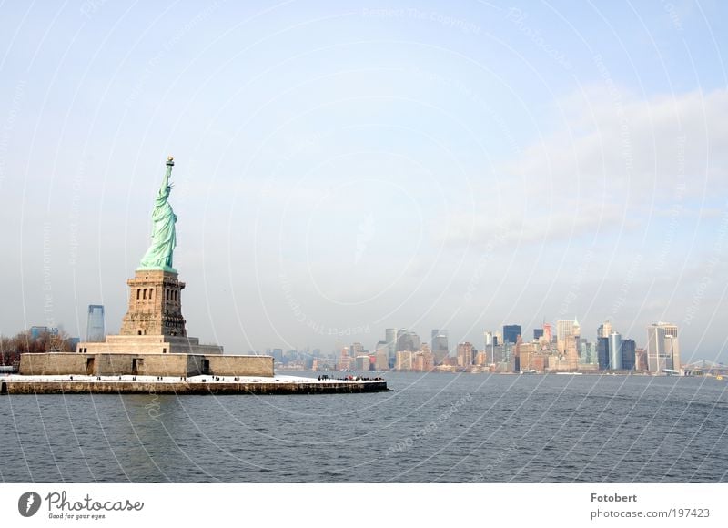 Liberty City Skyline Hochhaus Bankgebäude Bauwerk Architektur Sehenswürdigkeit Wahrzeichen Freiheitsstatue Stimmung New York City Winter Farbfoto Außenaufnahme