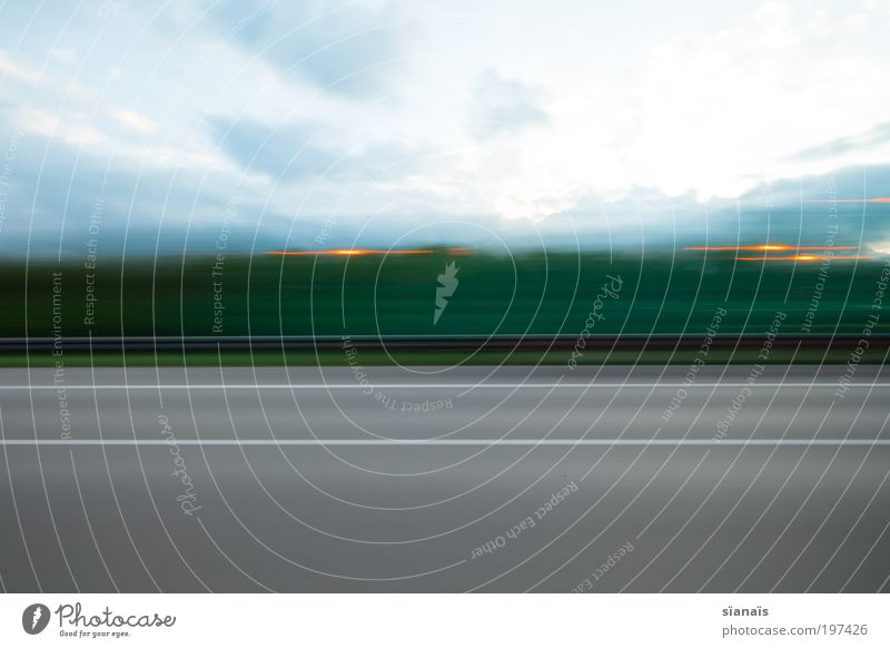 autobahn impression I Ausflug Ferne Freiheit Wolken Verkehr Verkehrswege Personenverkehr Öffentlicher Personennahverkehr Straße Autobahn Lastwagen Reisebus