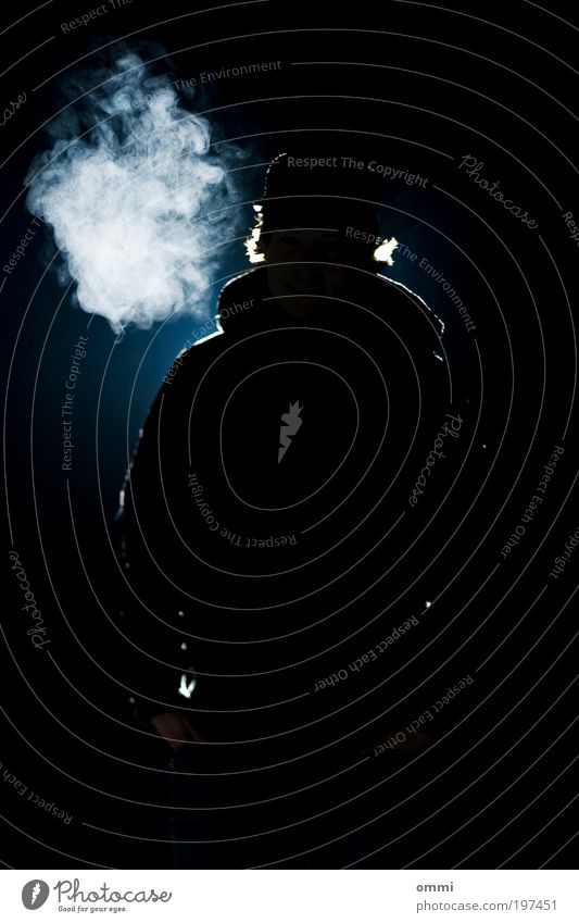 Atemstillstand Mensch Junge Frau Jugendliche Kopf Haare & Frisuren 1 18-30 Jahre Erwachsene Winter Nebel Jacke kurzhaarig atmen stehen authentisch dunkel hell
