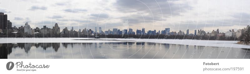 Central Park Skyline Landschaft Wolken Winter Schnee Menschenleer Hochhaus Wahrzeichen Ferne gigantisch New York City Panorama (Bildformat) Gedeckte Farben