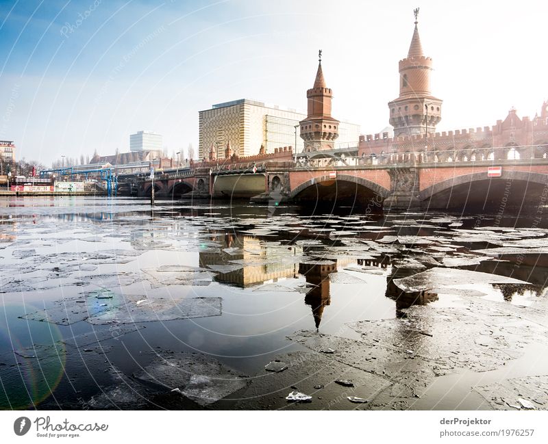 Eiszeit an der Oberbaumbrücke Ferien & Urlaub & Reisen Tourismus Ausflug Sightseeing Städtereise Hauptstadt Brücke Turm Bauwerk Gebäude Architektur