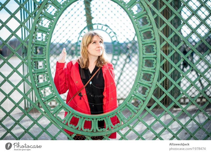 Fence Framed Portrait 1 elegant Stil Freude feminin Junge Frau Jugendliche Erwachsene Mensch 18-30 Jahre 30-45 Jahre ästhetisch blond frech Freundlichkeit schön