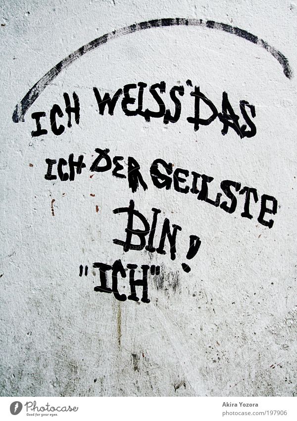 Statement Jugendkultur Mauer Wand Schriftzeichen Coolness dreckig frech rebellisch schwarz weiß Hochmut Übermut Konkurrenz Kreativität Aussage fantastisch