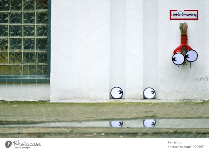 nah am wasser Auge 2 Mensch Mauer Wand Blick Feuerlöscher Wasser trösten Traurigkeit Fenster Glasbaustein Pfütze Tränen Reflexion & Spiegelung Löschwasser Comic