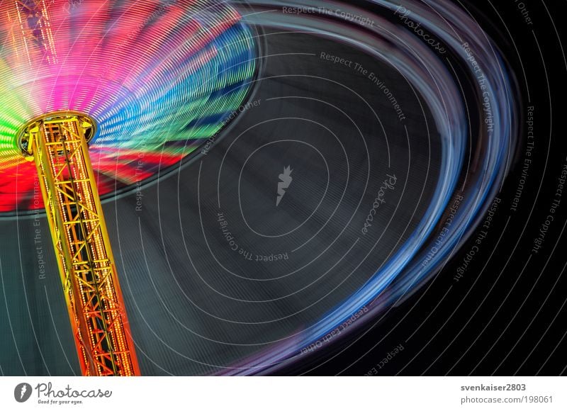 Lichtpilz Jahrmarkt Metall Stahl Bewegung drehen fahren fallen hängen leuchten schaukeln Spielen frei hoch oben rund Geschwindigkeit blau mehrfarbig gelb grün