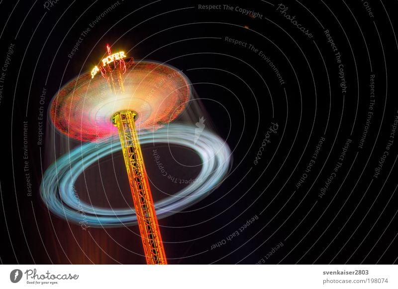 Brummkreisel Jahrmarkt Metall Stahl Bewegung drehen fahren fliegen hängen leuchten gelb rot Freude Zufriedenheit Farbe Freizeit & Hobby Geschwindigkeit