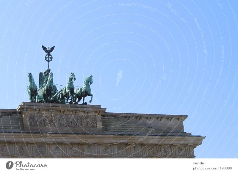 Brandenburger Tor Skulptur Berlin Deutschland Europa Hauptstadt Bauwerk Sehenswürdigkeit Bekanntheit Kultur Berlin-Mitte Unter den Linden Farbfoto Außenaufnahme