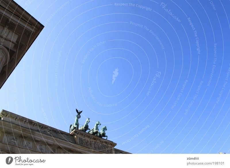 Brandenburger Tor || Berlin, Berlin Tourismus Ausflug Skulptur Berlin-Mitte Deutschland Europa Hauptstadt Menschenleer Bauwerk Architektur Bekanntheit