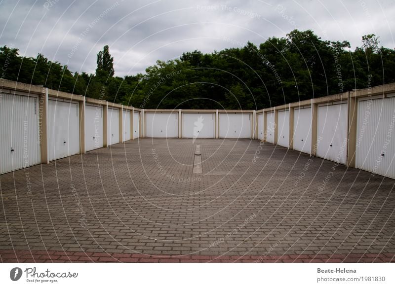 Wohngemeinschaft | auch für PKW Lifestyle Natur Himmel Wolken schlechtes Wetter Baum Wald Dorf Gebäude Garage Garagentor Tor Autofahren Metall Schloss warten