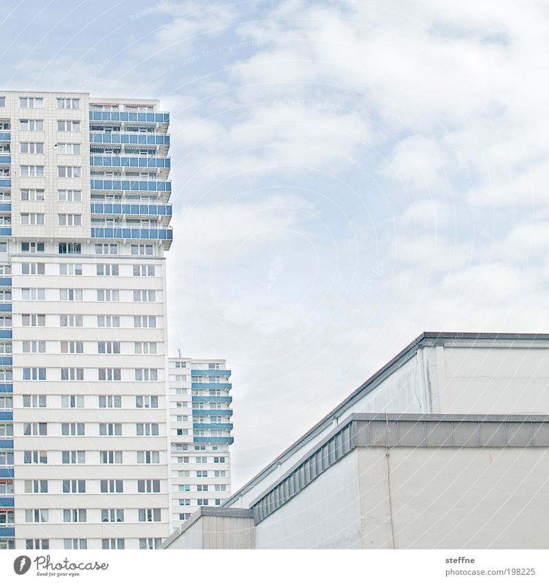 HALLEluja Stadtrand Skyline Hochhaus Plattenbau Himmel Farbfoto Gedeckte Farben Außenaufnahme