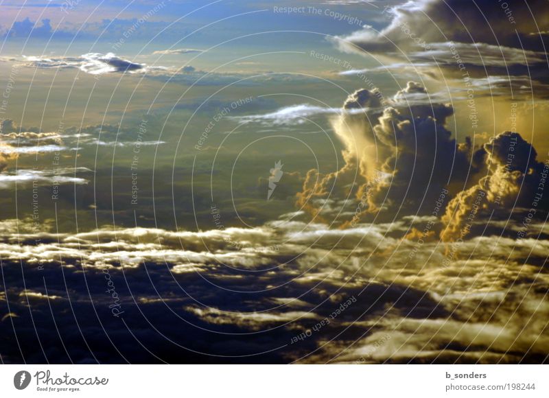 Himmelsspektakel Natur Landschaft Luft nur Himmel Wolken Gewitterwolken Horizont Sonnenaufgang Sonnenuntergang Sonnenlicht Wetter Unwetter Flugzeugausblick