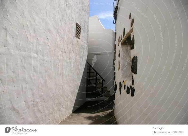 hidden beauty Design exotisch Wohlgefühl ruhig Tourismus Ferne Sommer Ruhestand Kunst Schönes Wetter Dorf Mauer Wand Treppe Fassade Fenster Wege & Pfade Denken