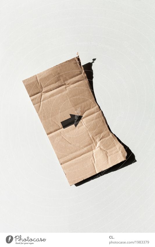 was zur verfügung stand / amazon-paket (rest) Papier Verpackung Müll Zeichen Pfeil ästhetisch Farbfoto Innenaufnahme Studioaufnahme Nahaufnahme Menschenleer