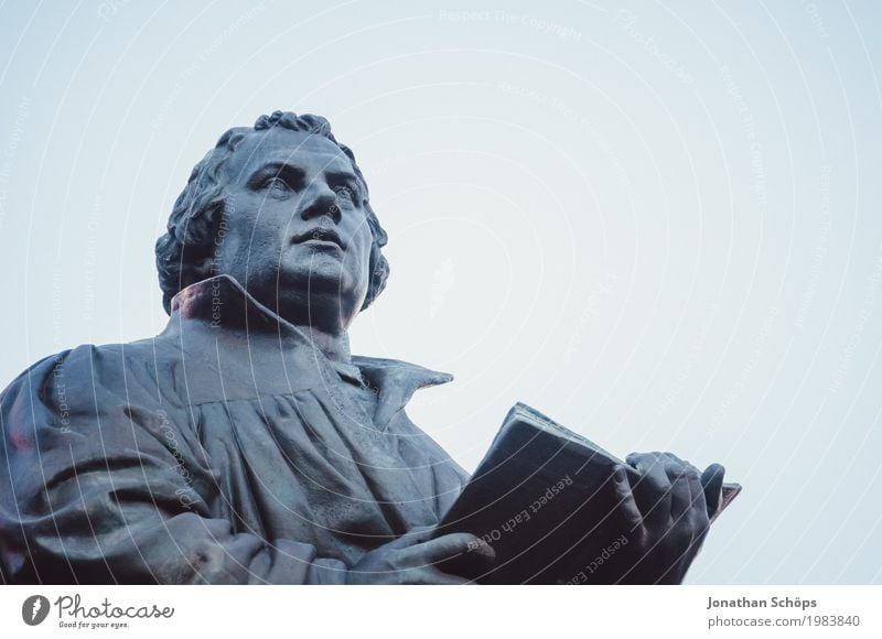 Martin Luther VII 500 Christentum Erfurt Protestantismus Religion & Glaube Gott Jubiläum Orientierung Reform Rede Blauer Himmel Farbfoto Statue Denkmal