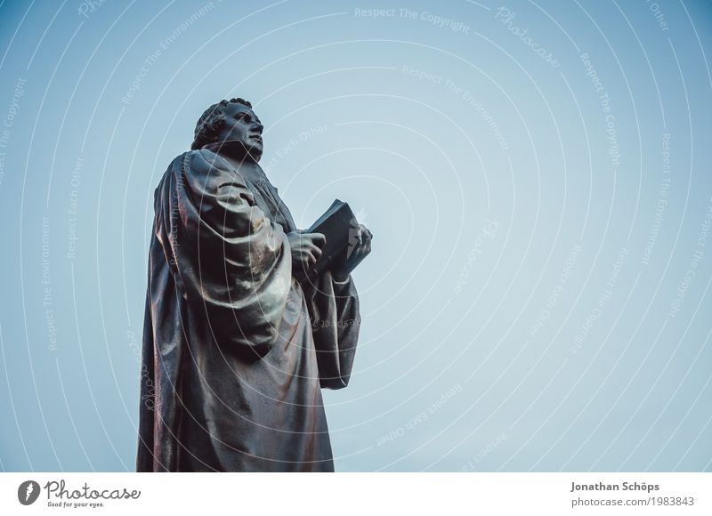 Martin Luther IV 500 Christentum Erfurt Protestantismus Religion & Glaube Gott Jubiläum Orientierung Reform Blauer Himmel Farbfoto Statue Denkmal Rede