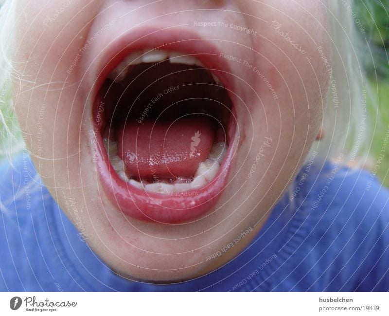 nele's große klappe Kind Mädchen Lippen Mund Zunge