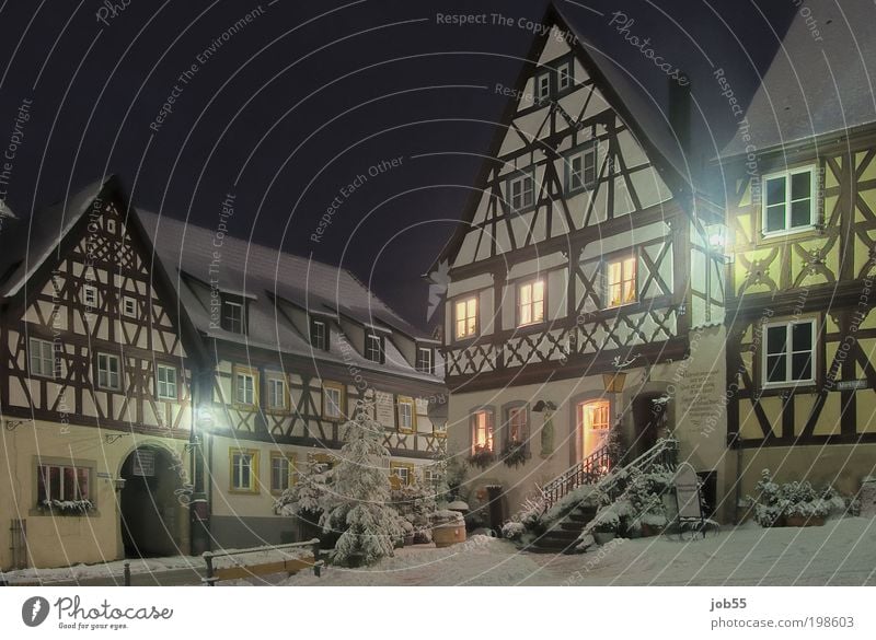 Zeiler Marktplatz bei Nacht Zeil am Main Deutschland Europa Kleinstadt Altstadt Menschenleer Haus Fassade alt historisch braun gold schwarz ästhetisch schön