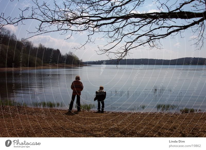 Kinder am See Frankreich Vogesen Stillleben ruhig Stimmung Frühling Ferien & Urlaub & Reisen Ebene Europa Landschaft Natur