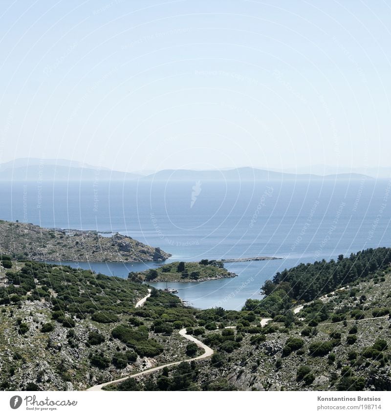 der Weg zum Meer Ferien & Urlaub & Reisen Ausflug Sommerurlaub Landschaft Himmel Horizont Schönes Wetter Wärme Pflanze Baum Sträucher Bucht Mittelmeer hell