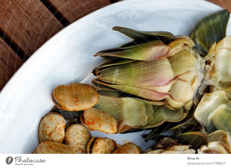 hmm ...Artischocken und Dicke Bohnen Lebensmittel Gemüse Ernährung Vegetarische Ernährung Slowfood Italienische Küche mediterran Teller Glück Gesundheit