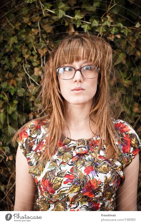 mustertapete Mensch feminin Junge Frau Jugendliche Erwachsene Mode Kleid Brille langhaarig außergewöhnlich trendy schön einzigartig lustig nerdig retro trashig