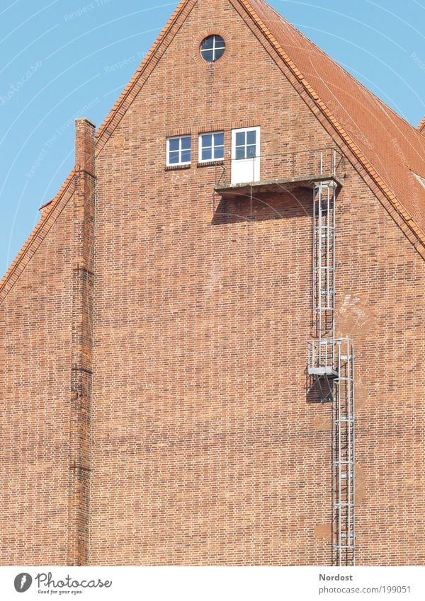 Steiler Weg Bildung Berufsausbildung Wirtschaft Kapitalwirtschaft Karriere Altstadt Industrieanlage Turm Gebäude Mauer Wand Treppe Tür Macht Sicherheit