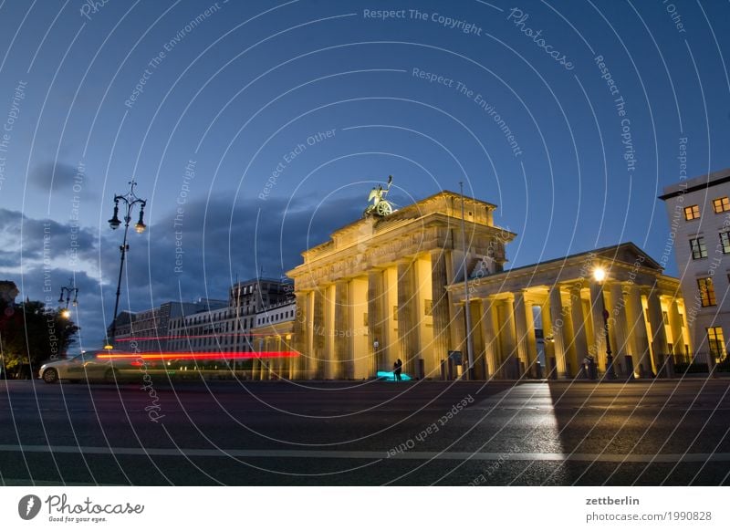 Brandenburger Tor Berlin Denkmal Deutschland Dynamik Hauptstadt Leuchtspur Lichtmalerei Lightshow Ferien & Urlaub & Reisen Reisefotografie Scheinwerfer