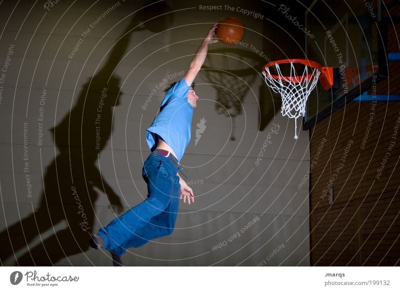 Dunk Leben Freizeit & Hobby Sport Fitness Sport-Training Ballsport Sportler Erfolg Basketball Basketballkorb Sportstätten maskulin Jugendliche 18-30 Jahre