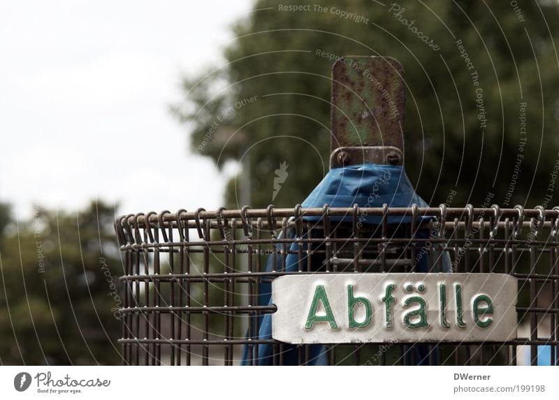 Abfälle Güterverkehr & Logistik Kunst Umwelt Natur Himmel Klimawandel Verpackung Dose Kunststoffverpackung Sack Container Metall Reinigen dreckig Ekel