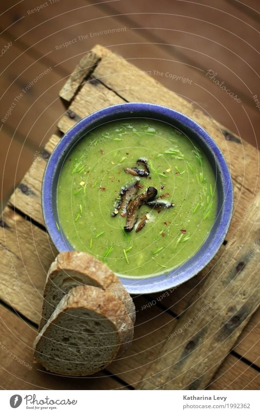 grüne vegane suppe Lebensmittel Gemüse Teigwaren Backwaren Brot Suppe Eintopf Kräuter & Gewürze Ernährung Mittagessen Abendessen Vegetarische Ernährung Diät