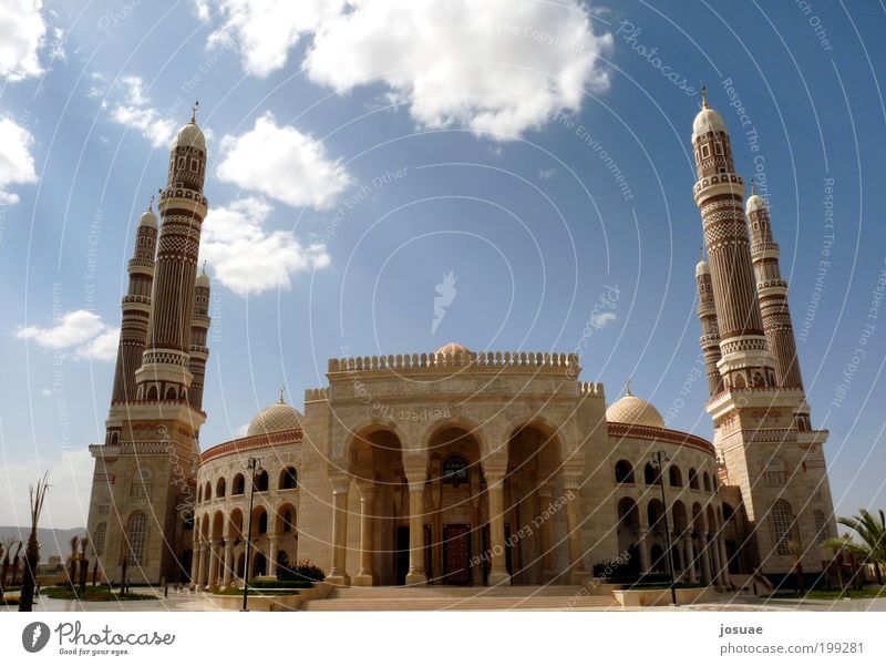 Minarettgebot? Sightseeing Himmel Wolken Schönes Wetter Saana jemen Altstadt Mauer Wand Stein bauen Ferien & Urlaub & Reisen gigantisch lang Ehre Macht Wahrheit