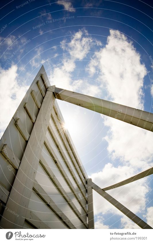 Alles nur Fassade Leiter Kunstwerk Skulptur Theater Bühne Kulisse Himmel nur Himmel Wolken Sommer Schönes Wetter Holz Zeichen Schilder & Markierungen