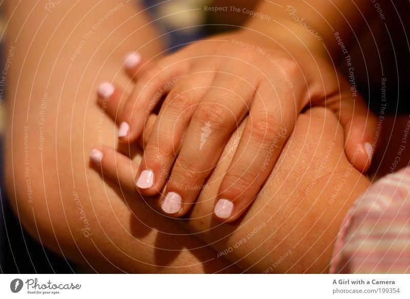 Beauty Tag - teil 2 Mädchen Hand Fingernagel 1 Mensch 8-13 Jahre Kind Kindheit lackiert elegant schön niedlich rosa Nagellack Farbfoto Detailaufnahme Kunstlicht