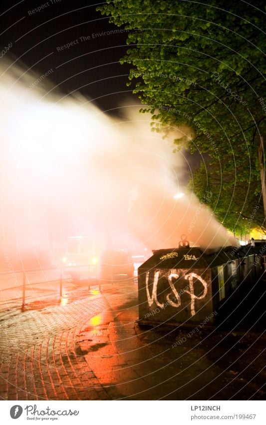 1.MAI "USP" Aggression bedrohlich rebellisch gefährlich Wut Frustration Gewalt Hass 1.mai montagsdemonstrationen Schanzenviertel Feuer Müllbehälter Farbfoto