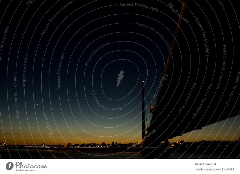 Night on Earth Umwelt Himmel Nachthimmel Flussufer Düsseldorf Oberkassel Brücke Hochstraße modern Knie-Brücke Außenaufnahme Textfreiraum links Abend Dämmerung