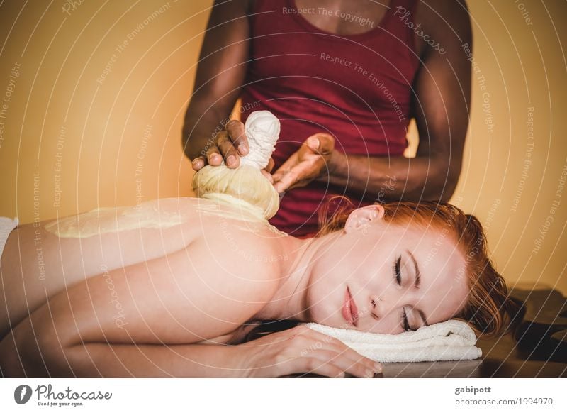 Ayurvedische Kräuterstempelmassage schön Alternativmedizin Wellness Leben harmonisch Wohlgefühl Zufriedenheit Sinnesorgane Erholung ruhig Meditation Duft Kur