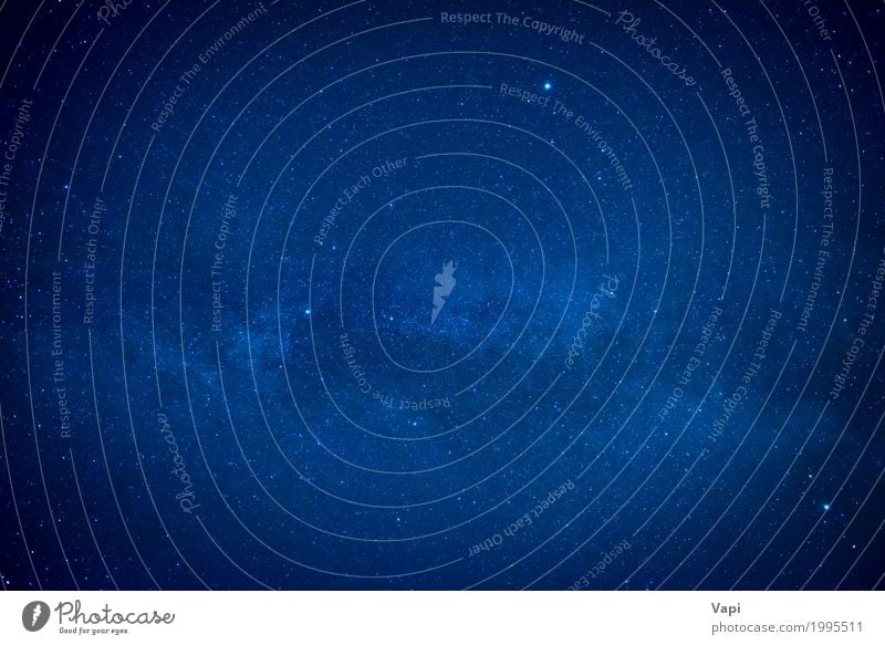 Blauer dunkler nächtlicher Himmel mit vielen Sternen Freiheit Tapete Umwelt Natur nur Himmel Nachthimmel dunkel blau schwarz weiß Raum Hintergrund Galaxie