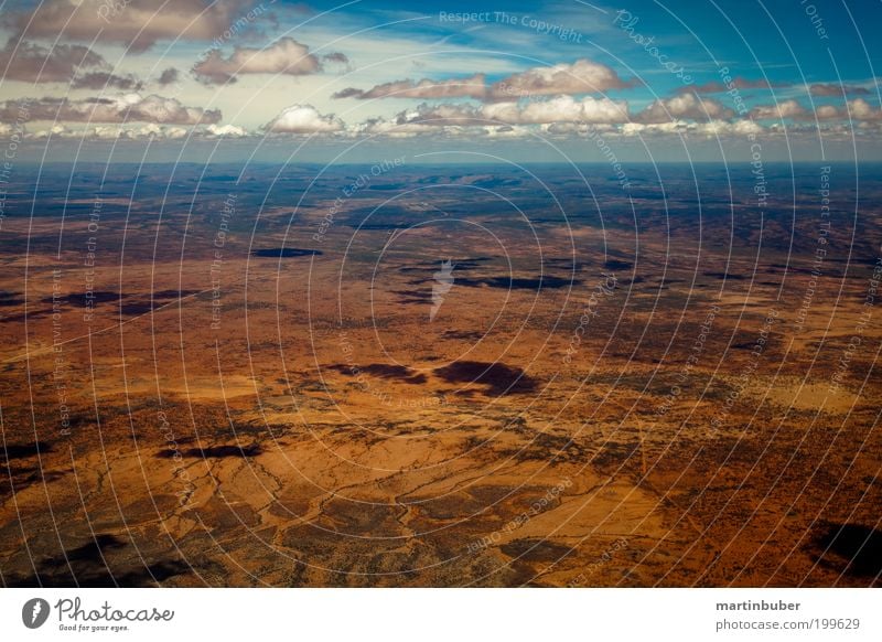 rote wüste Ferne Freiheit Expedition Landschaft Sand Himmel Wolken Horizont Sommer Wärme Wüste beobachten Unendlichkeit heiß hoch trocken blau ruhig bizarr