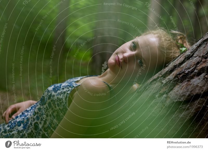 Alexa | am Baumstamm schön Wohlgefühl Zufriedenheit Erholung ruhig Mensch feminin Junge Frau Jugendliche Erwachsene Gesicht 1 18-30 Jahre Umwelt Natur