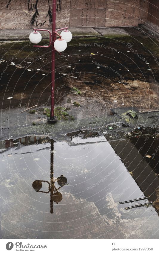 ... Baustelle Wasser Herbst schlechtes Wetter Regen Hannover Platz dreckig trist Verfall Pfütze Straßenbeleuchtung Laterne Laternenpfahl Farbfoto Außenaufnahme